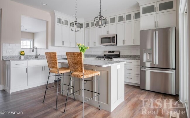 Building Photo - 33 Wisteria Ln