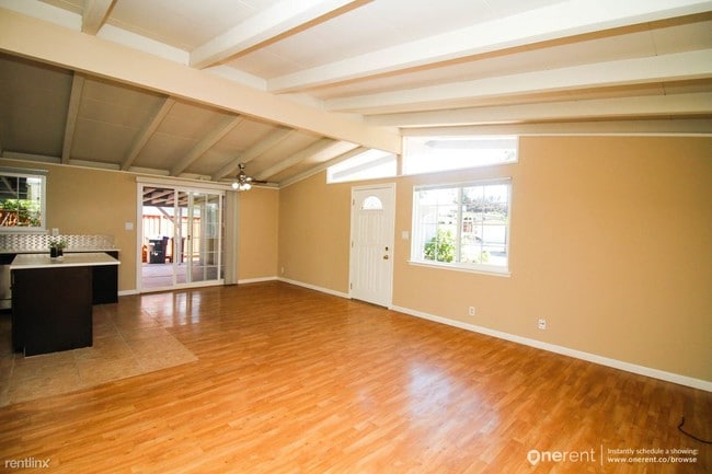 Building Photo - 727 Lakechime Dr