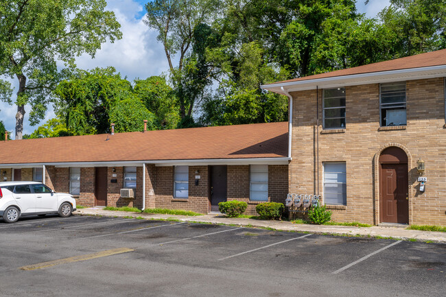 Building Photo - Dixie Downs Apartments