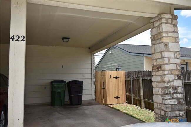 Foto del edificio - 422 Chisholm Valley Dr