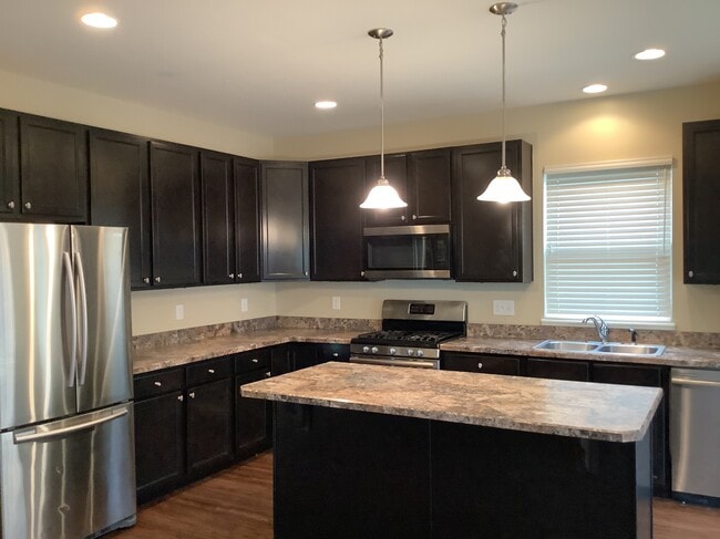 Building Photo - 390 Modesta Rd
