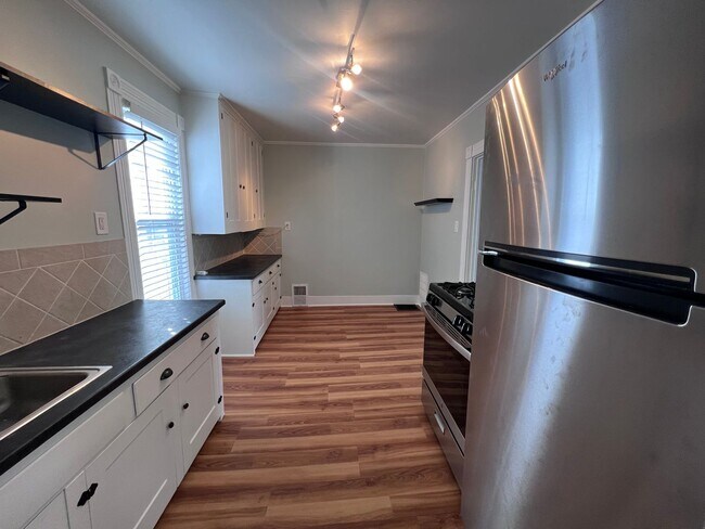 Foto del edificio - East Hills upper duplex!