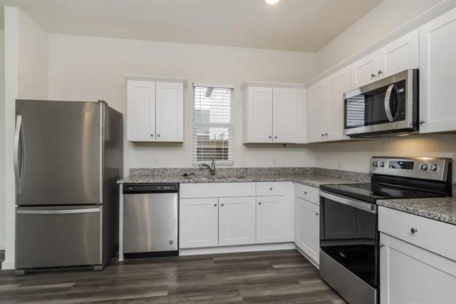Building Photo - 13305 Pine Dunes Dr