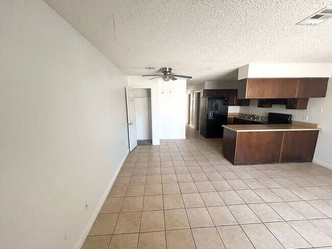 Foto del edificio - 2/BD 1/BA First Floor Condo w/ In Unit Laundry