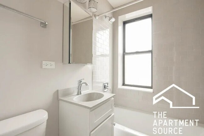 Foto del edificio - 817 W Lakeside Pl