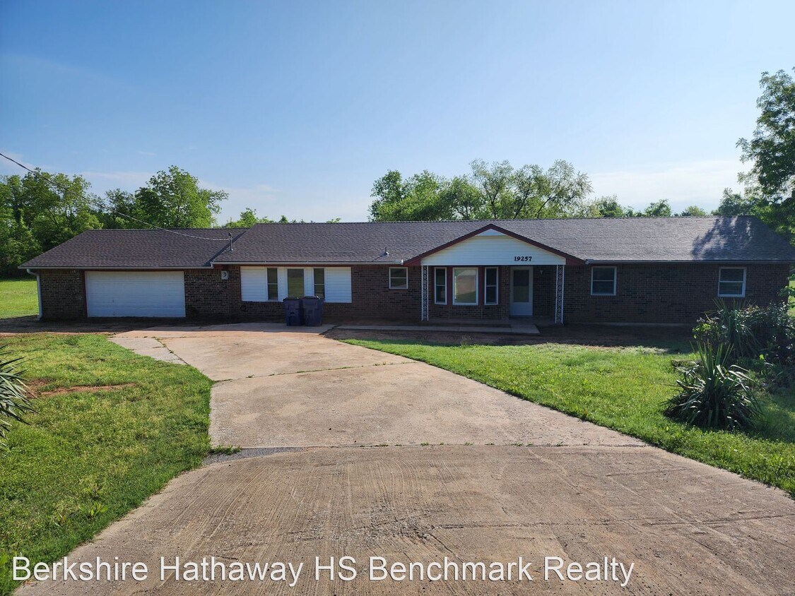 19257 Ranchwood Dr, Harrah, OK 73045 House Rental in Harrah, OK