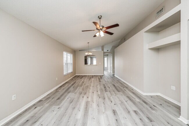 Foto del edificio - 1533 Marsh Wood Dr