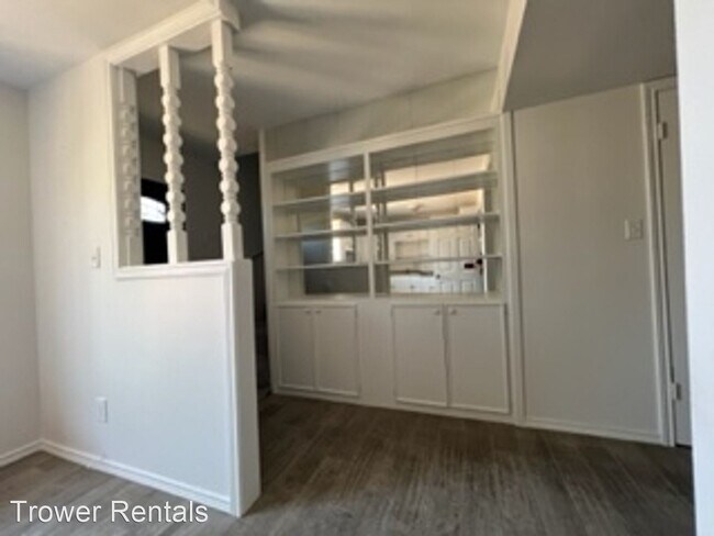 Building Photo - 2 br, 1.5 bath House - 2112 A Beverly