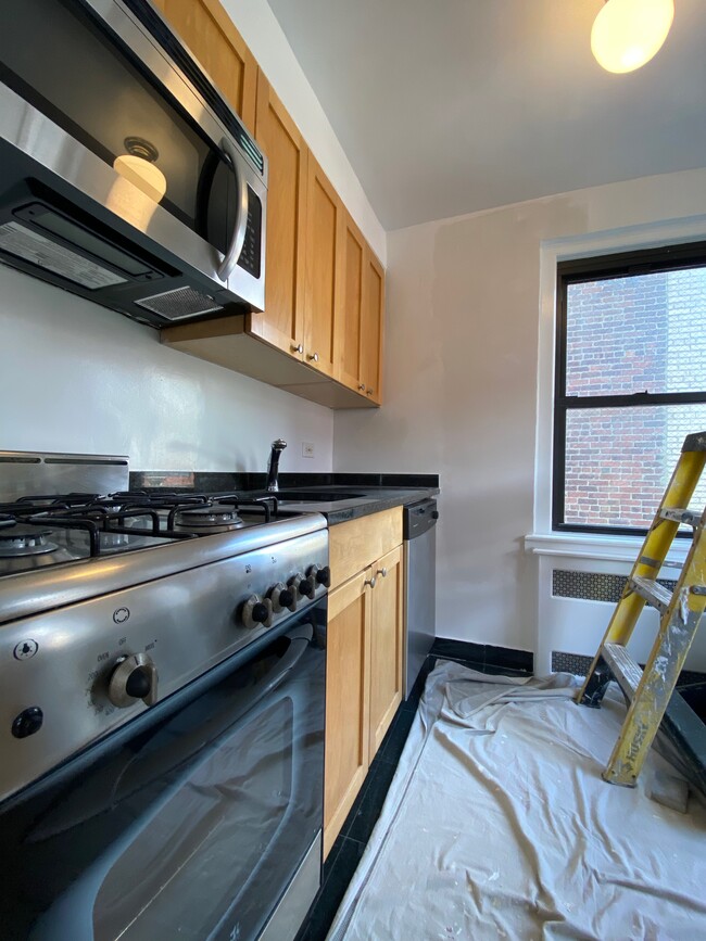 KITCHEN - 337 Bleecker St