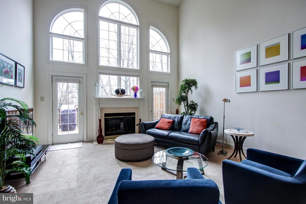 Foto principal - 36 Brownstone Dr