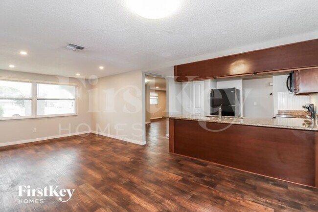 Foto del edificio - 6428 Ridge Crest Dr