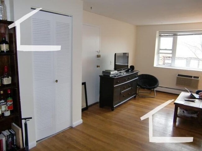 Building Photo - Coolidge Corner 2 Bed Available Now