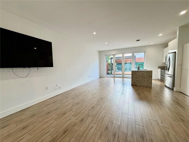 Foto del edificio - 918 NW 23rd Ct