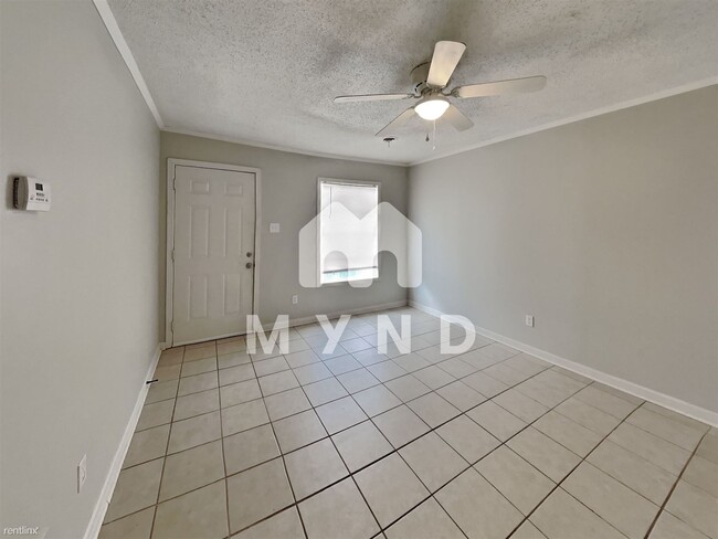 Building Photo - 3 br, 1.5 bath House - 2830 Meadowbrook Dr