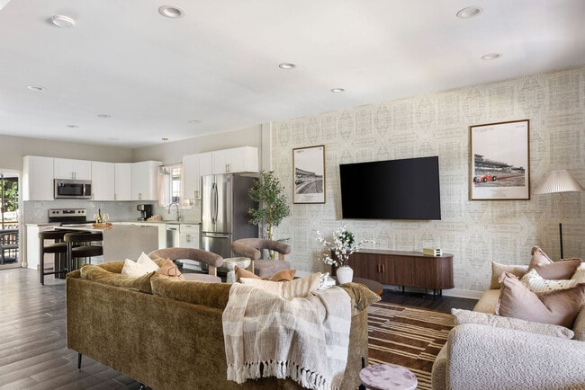 Building Photo - 2308 Nowland Ave