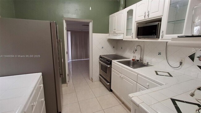 Foto del edificio - 706 NE 3rd Ave
