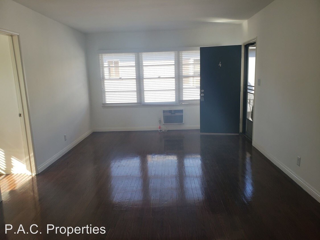 Primary Photo - 11041 Moorpark St