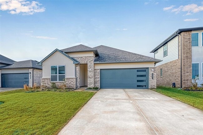 Building Photo - 22811 Castello Lakes Dr