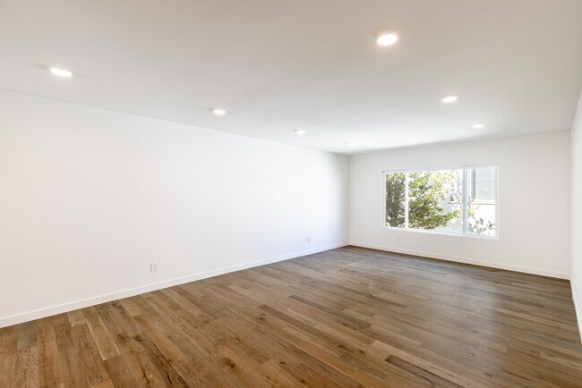 Building Photo - 1027 9th St