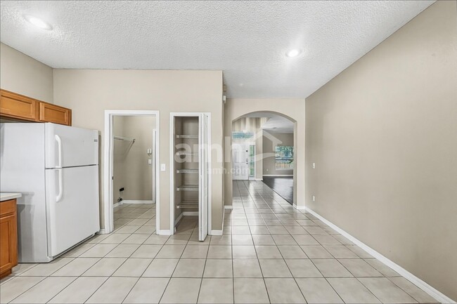 Building Photo - 4470 Waterside Pointe Cir