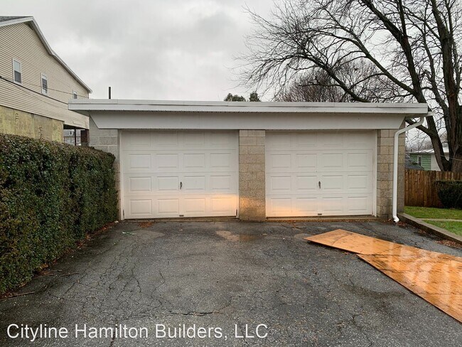 Building Photo - 4 br, 1 bath House - 32 N Front Street