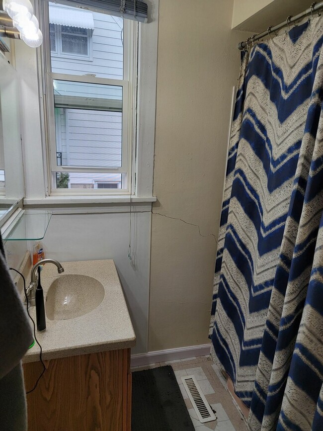 Building Photo - 1921 Emery St