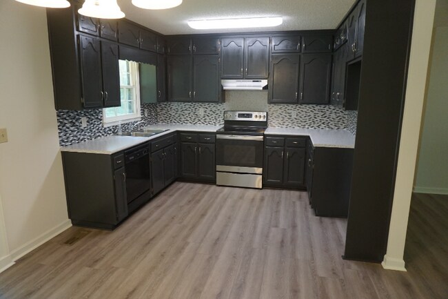 Foto del edificio - 898 Pine Grove Rd