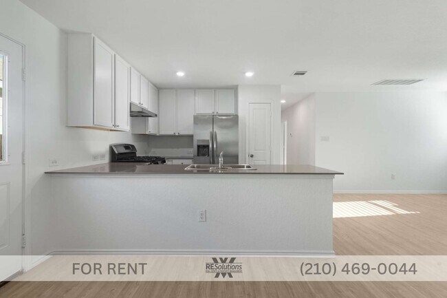 Foto del edificio - 2024-built 4-bedroom home under $1,600 near Culebra, Government Canyon, SeaWorld, Northwest Vista...