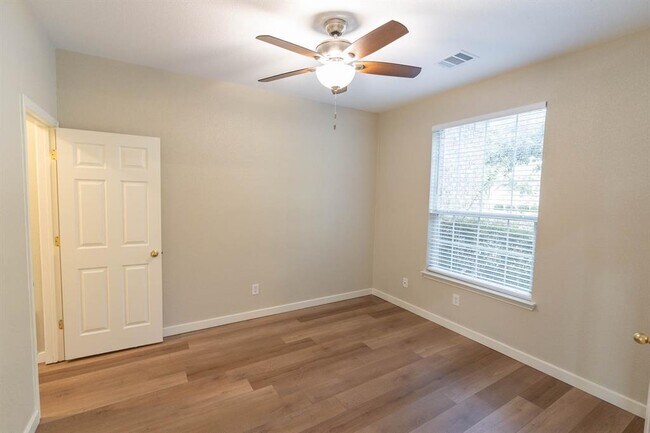 Building Photo - 10920 Quarry Oaks Trail