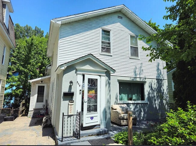 Foto del edificio - 508 E 9th St