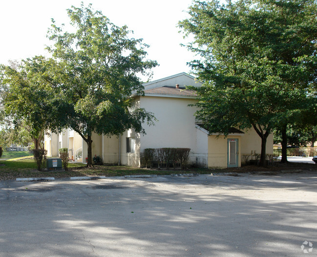 Building Photo - Riverwalk II