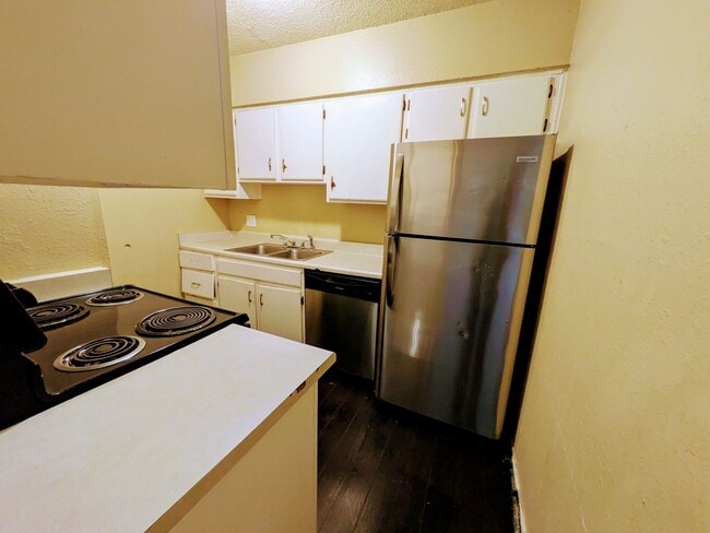 Building Photo - 2 bed, 1.5 bath condo in Norman, OK with c...