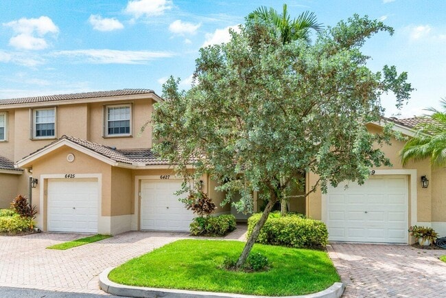 Building Photo - 6427 Park Lake Cir