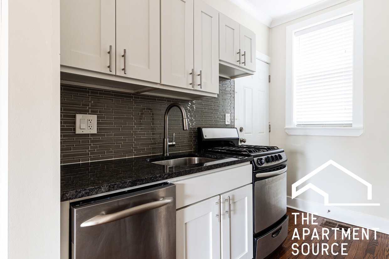 Photo - 646.5 West Roscoe St. Unit 1N