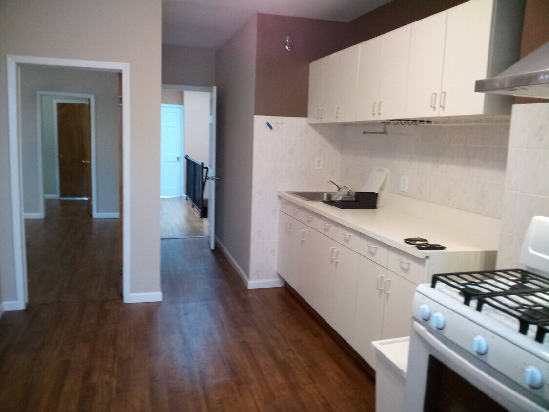 Foto principal - 6150 Eliot Ave