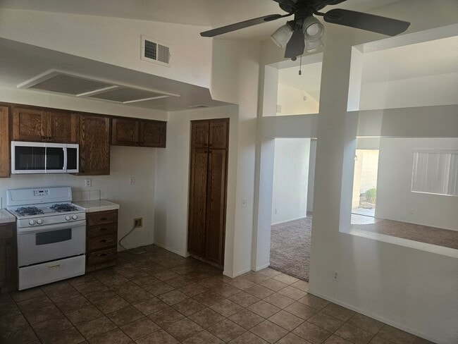 Building Photo - 3 bedroom home on cul-de-sac!