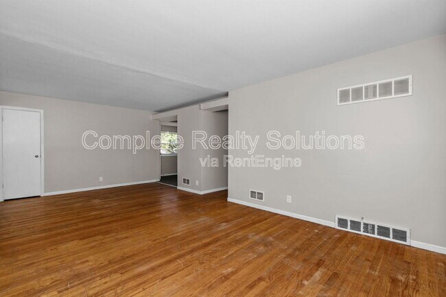 Building Photo - 10721 Spring Garden Dr