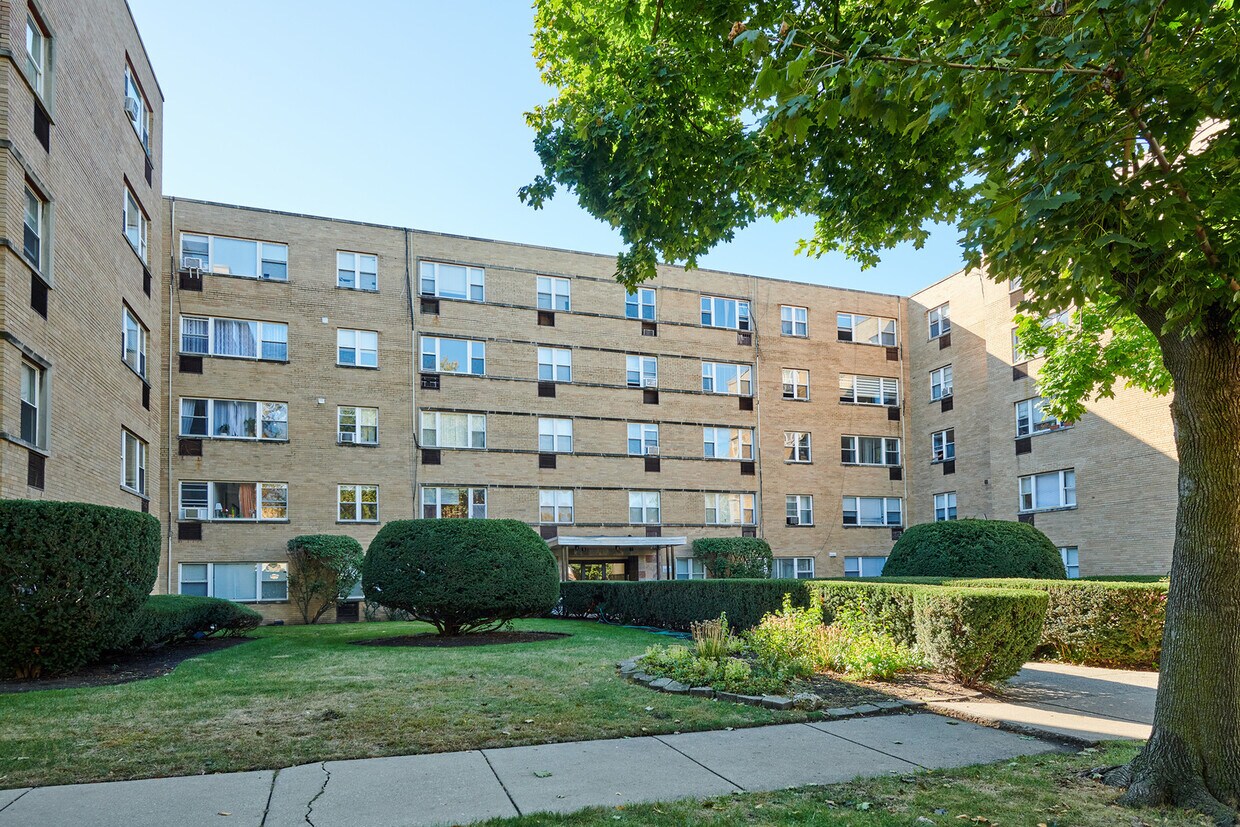 Foto principal - 2115 W Farwell Ave
