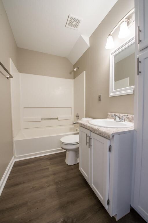 Foto del edificio - Gorgeous Freshly Remodeled 4 BR 3 BA Town House! Available now!