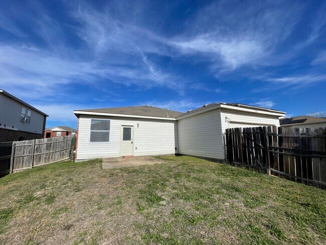 Foto del edificio - Your new 3-2-2 home is for rent  in DeSoto!