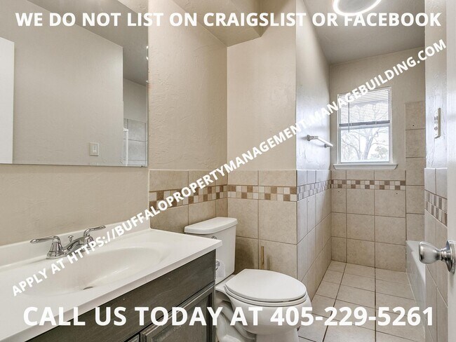 Building Photo - 1401 Brookdale Dr