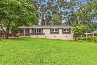 Building Photo - 2521 Westmoreland Dr