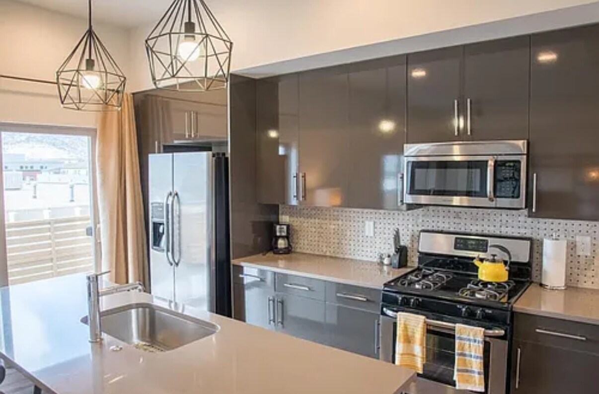 Foto principal - 2445 Junction Pl