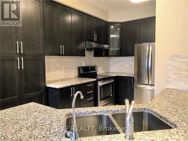 Building Photo - 414 Bamberg Crescent