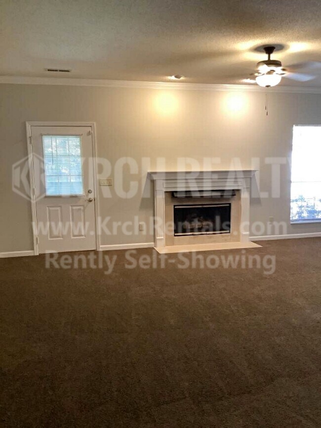 Building Photo - 1532 Lake Park Dr