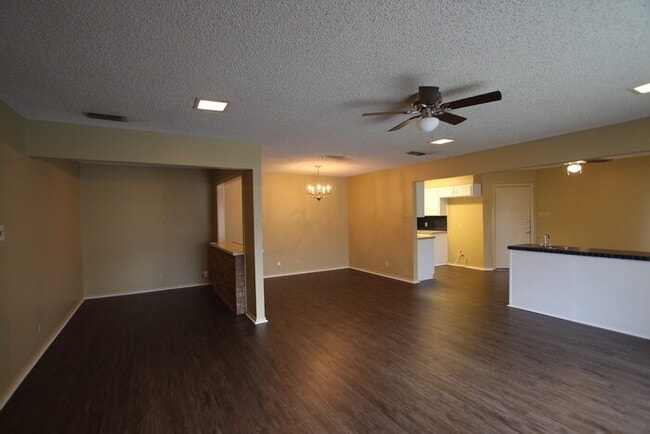 Building Photo - Spacious 2-Bedroom, 2-Bathroom Duplex with...