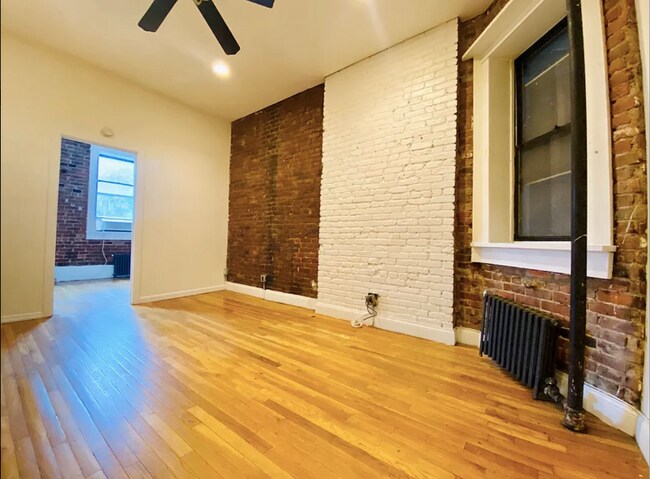 Foto del edificio - 254 E 3rd St