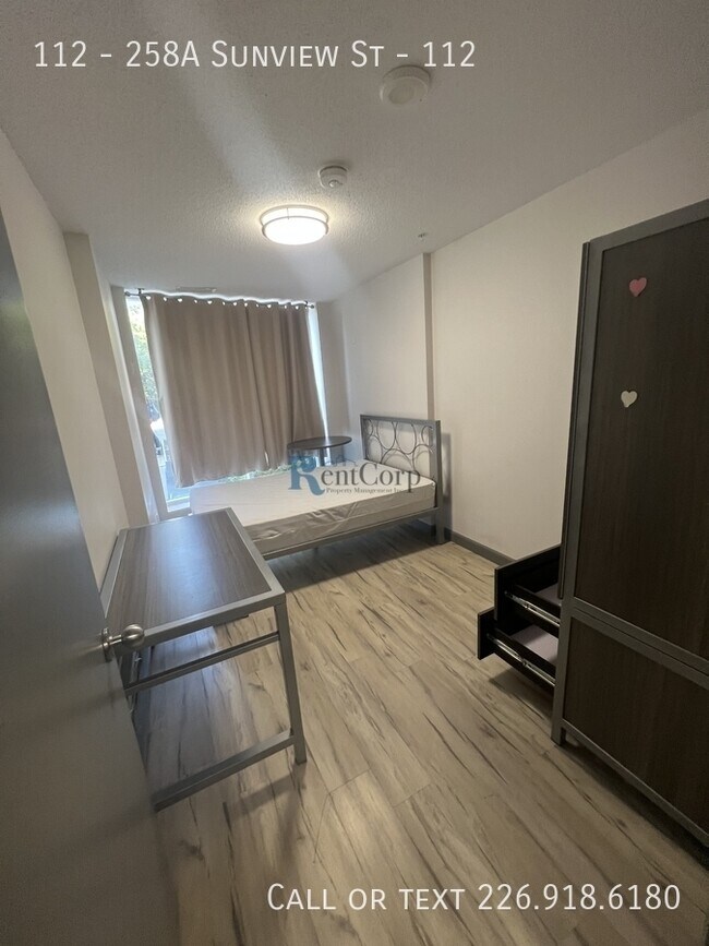 Photo du bâtiment - 258A-258A Sunview St