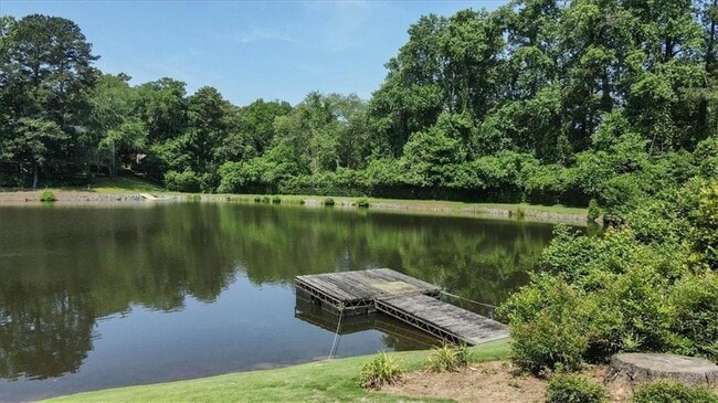 Building Photo - 2850 Cravey Dr NE