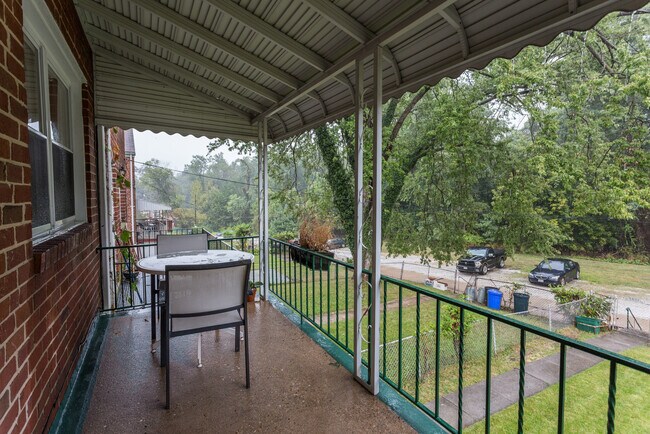 Foto del edificio - 1045 Cooks Ln
